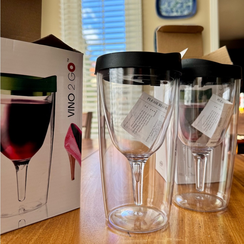 Clear Wine Tumbler Set with Black Lid